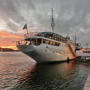 Maelardrottningen Yacht Ботель